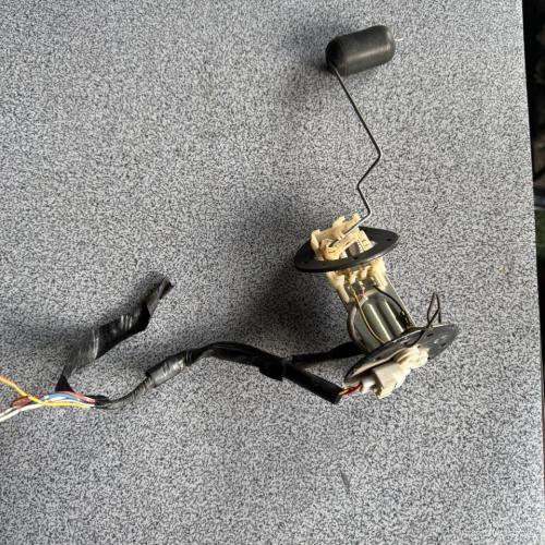 Flotador Toyota Noah 99