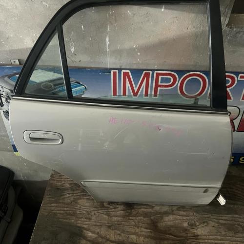 Puerta  Trasera derecha toyota salon 95-97