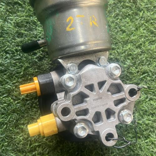 Bomba Hidráulica Hilux-Hiace 2TR