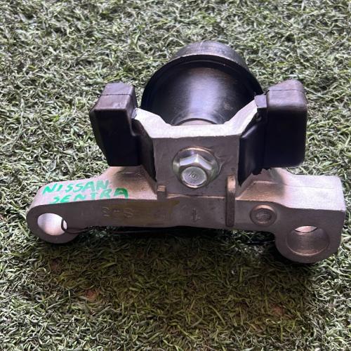 Soporte de motor Nissan Sentra