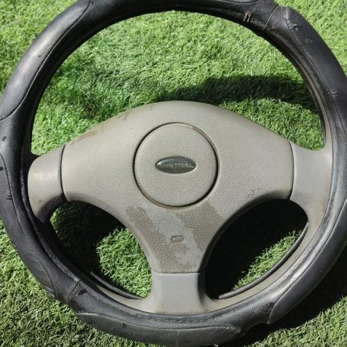 Volante de Nissan Mistral 96-2000